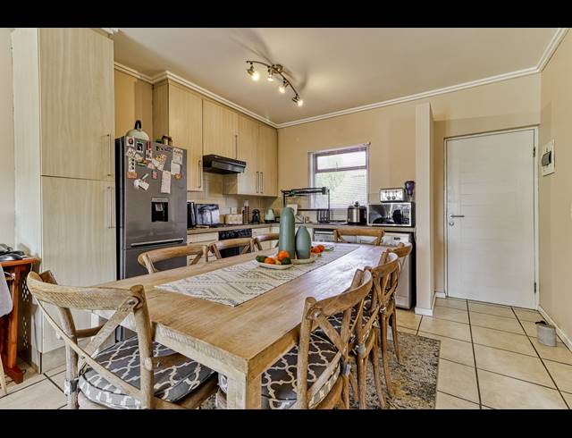 2 BEDROOM APARTMENT RENTED IN FOURWAYS